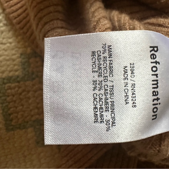 Reformation Cashmere Luisa Sweater - Picture 4 of 4